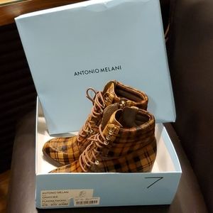 NWT Antonio Melani calf leather/hair booties